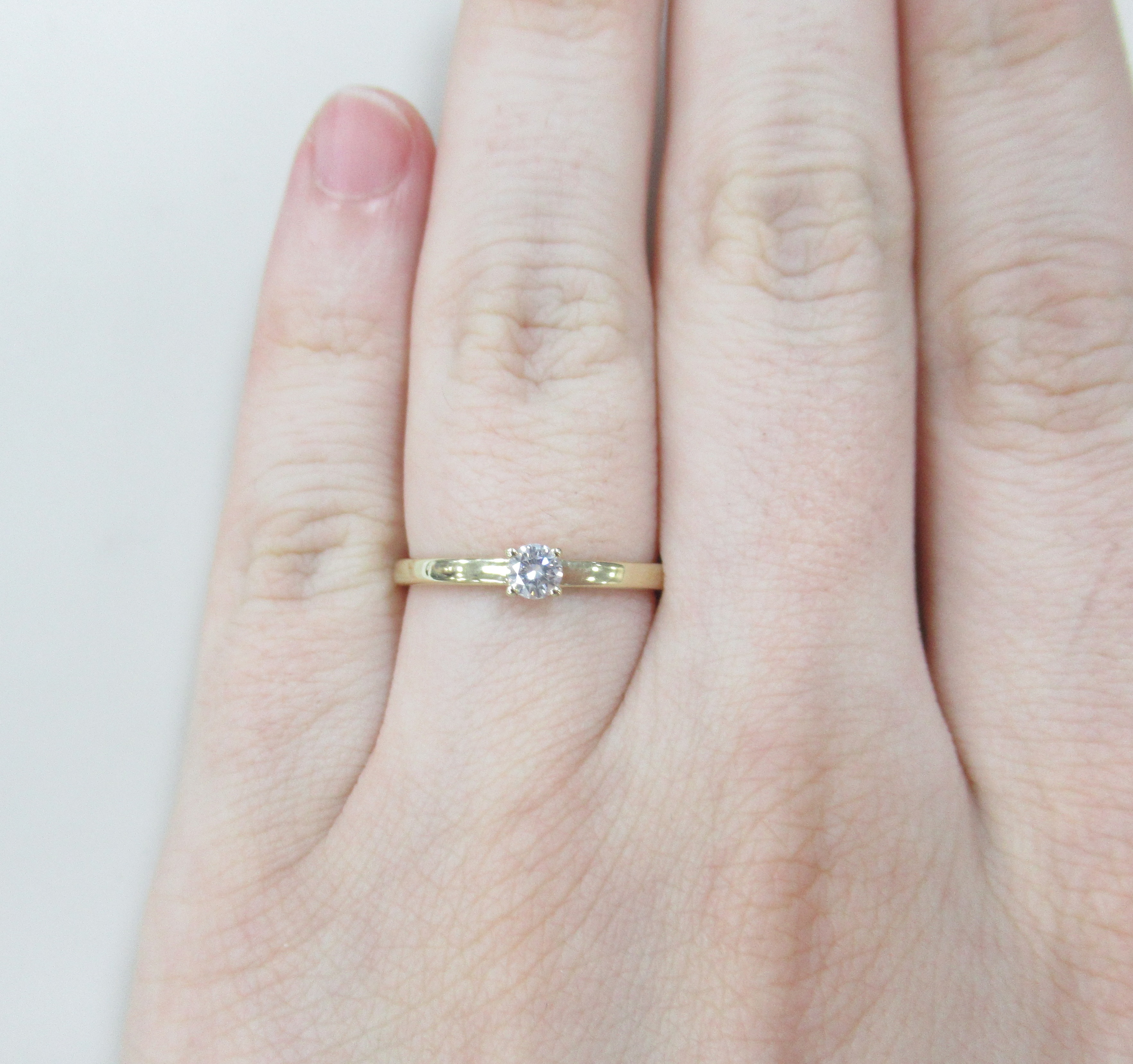 Кольцо из желтого золота с бриллиантом